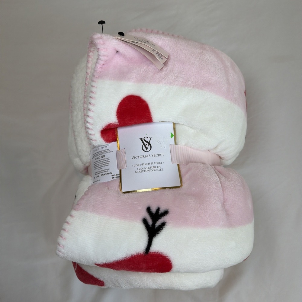 Victoria's Secret Cozy Plush Blanket Pink 50x60" New Hearts